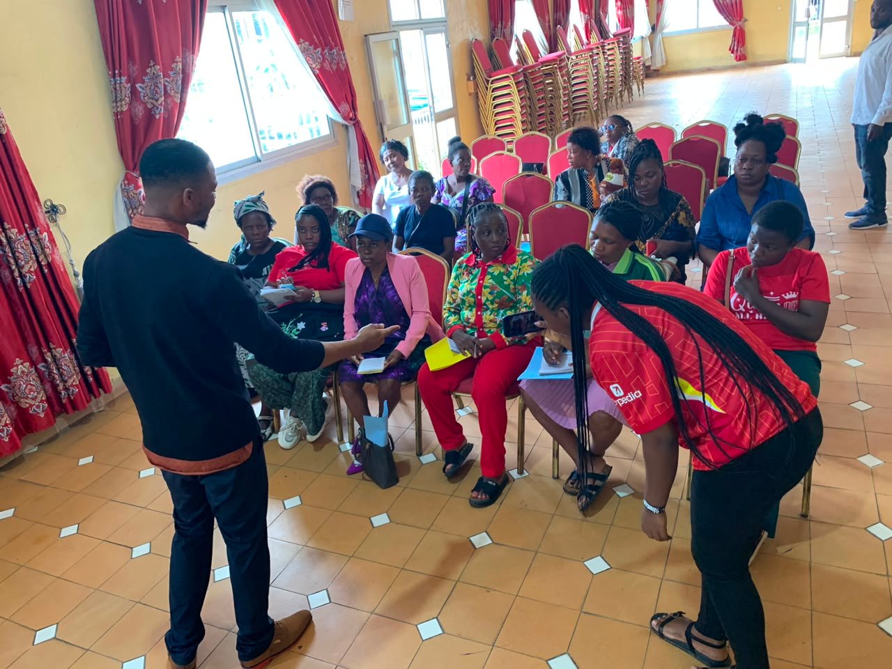Participants à une séance de formation en salle